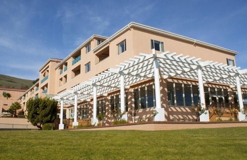 Avila Beach Resort | Your Home Away From Home! 2 Classy Units, Onsite Swimming Pool, Free Parking