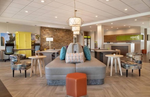 East Mesa Hotel | Your Home in Mesa! Outdoor Pool, Free Breakfast, Free Parking, Pets Allowed!