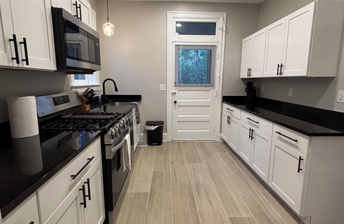 Hyde Park Apartment | Your Hyde Park Retreat – Pet-Friendly, Walkable, Sleeps 6
