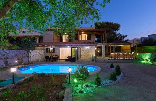 Anissaras Villa | Your ideal holiday in Hersonissos in a Villa with a private pool and jacuzzi.