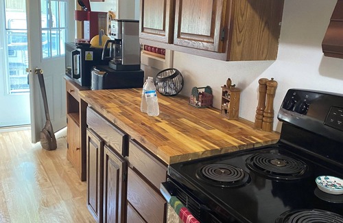 Woodgate Cabin | Your ideal location getaway ! Book now for snowmobile season!