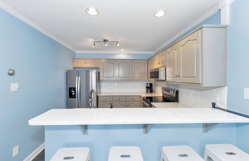 Dadeville Condo | Your Lake Martin Oasis – Stunning Views, Private Dock & Resort Perks