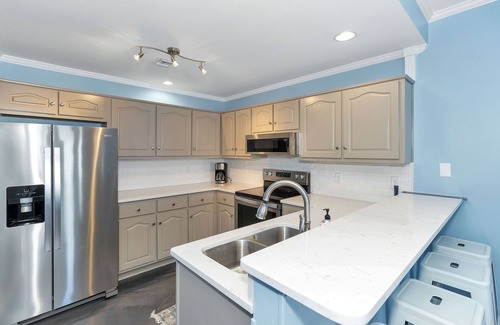 Dadeville Condo | Your Lake Martin Oasis – Stunning Views, Private Dock & Resort Perks