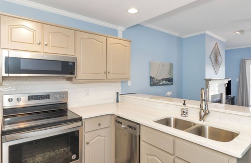 Dadeville Condo | Your Lake Martin Oasis – Stunning Views, Private Dock & Resort Perks