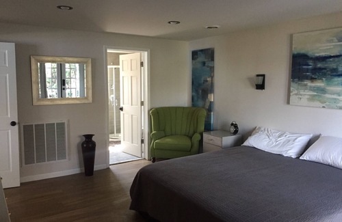 Hammondsport Resort | YOUR LUXURY GETAWAY! Elegant residential suite + dock + covered veranda