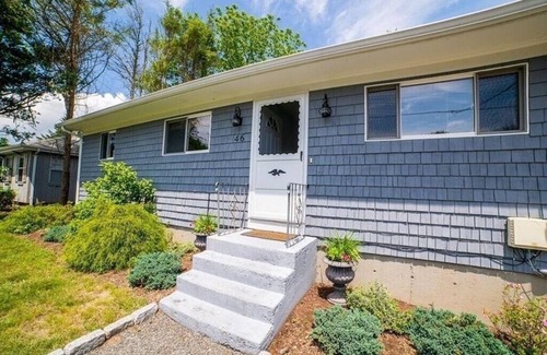 Bonnet Shores House | Your Narragansett Vacation is Calling!