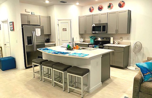 Laurel House | Your New Vacation Place in Fantastic Nokomis Charming 3-bedroom townhome AC/WIFI