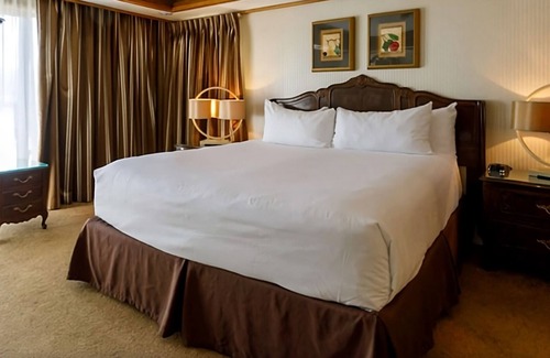 Elko Hotel | Your Oasis in Elko, Nevada! 2 Comfortable Units, Swimming Pool, Pets Allowed!