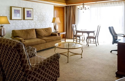 Elko Hotel | Your Oasis in Elko, Nevada! 2 Comfortable Units, Swimming Pool, Pets Allowed!