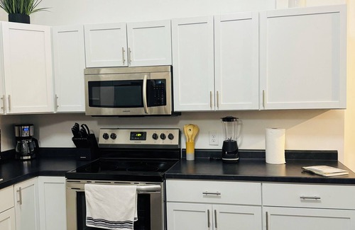 Terre Haute House | Your One Of A Kind Suite with WiFi, AC in welcoming Terre Haute