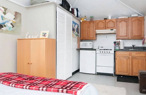 Lakeshore Apartment | Your own Private cottage in best area. Fast wifi, easy parking, free laundry