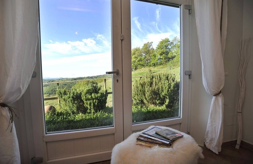 Castell'Azzara House | Your Own Private Tuscan Retreat with Stunning Views, Jacuzzi and Sauna