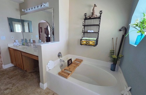 Tropic House | Your Paradise Cave Vacay