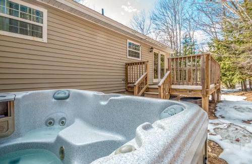 North Conway House | Your Perfect Blend of Views, Hot Tub, and Fun! home