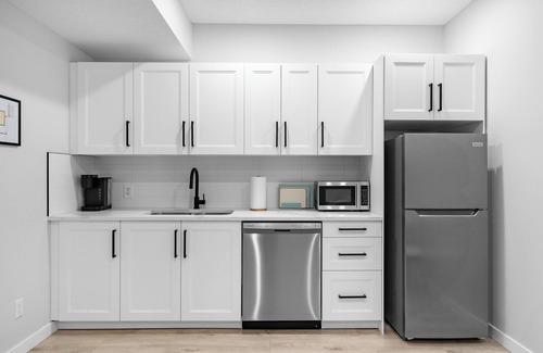 Southeast Calgary House | Your Perfect Calgary Stay - 1-Bedroom Suite | Full Kitchenette + Laundry + Desk