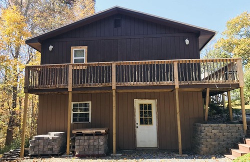 Waynesville Cabin | Your perfect family getaway to the mountains! Country cabin with Wi-Fi.