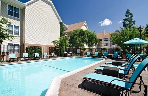 Raisin Hotel | Your Perfect Getaway in Fresno! Full Kitchen, Outdoor Pool, Pets Allowed!