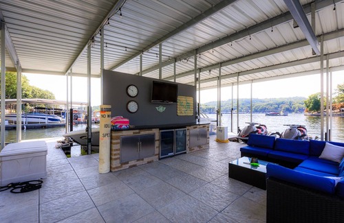 Lake Ozark House | Your Perfect Lakeside Getaway – Spacious & Fun with an Amazing Dock