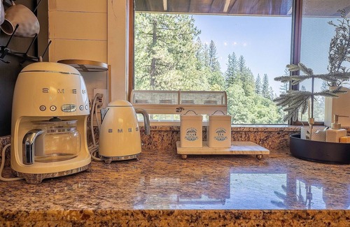 Cedar Ridge Ski Chalet | Your private boutique retreat in the heart of Grass Valley/Nevada City