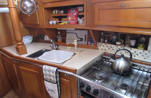 Les Anses-d'Arlets Boat Rental | Your private sailboat at anchor among the turtles + diving option