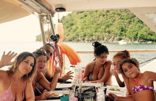 Les Anses-d'Arlets Boat Rental | Your private sailboat at anchor among the turtles + diving option