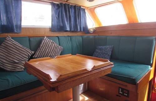 Les Anses-d'Arlets Boat Rental | Your private sailboat at anchor among the turtles + diving option