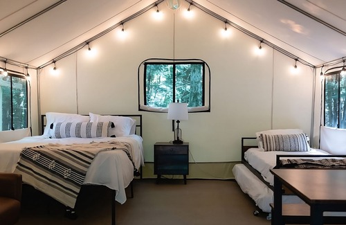 Endicott House | Your Relaxing Getaway Awaits! Free Parking, Water Sports Activities!