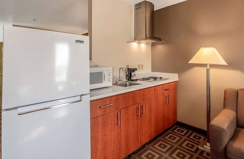 Tri-Cities Resort | Your Relaxing Getaway Awaits! 4 Spacious Units. Close to Tri-Cities Airport!