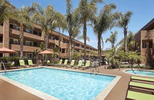 Mission Valley Hotel | Your San Diego Sanctuary: Room with Pool - Close to San Diego Zoo