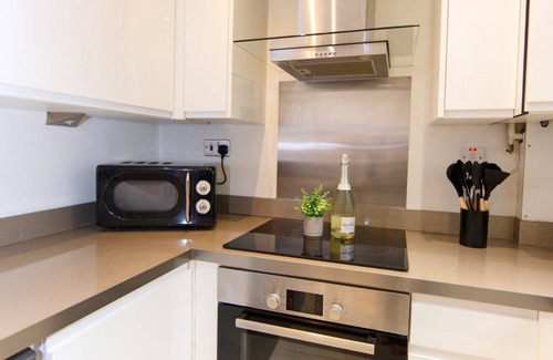 Hemel Hempstead House | Your second home in Hemel/free parking/easy access