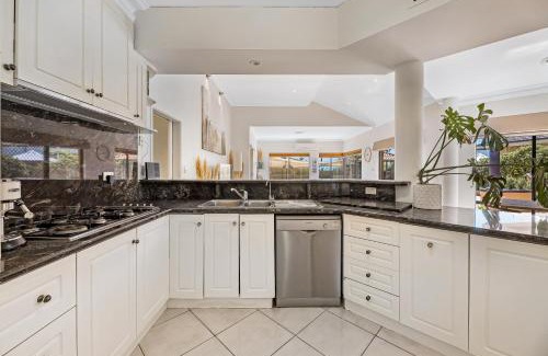 Coogee House | Your Sunny Pool & Ocean Escape