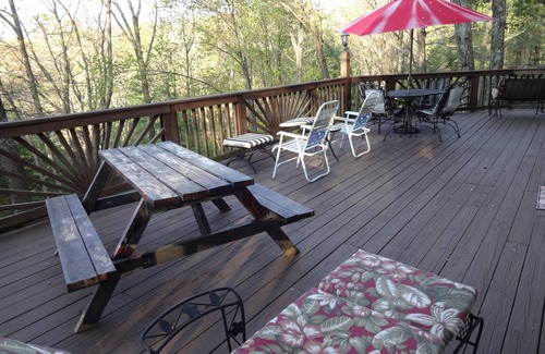 Chillicothe House | Your Sustainable and Secluded Dog-Friendly Home Away From Home.