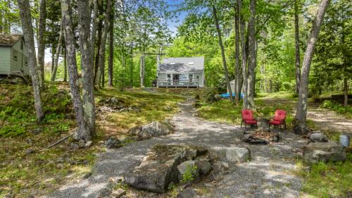 Wayne House | Your Trail's End in Maine