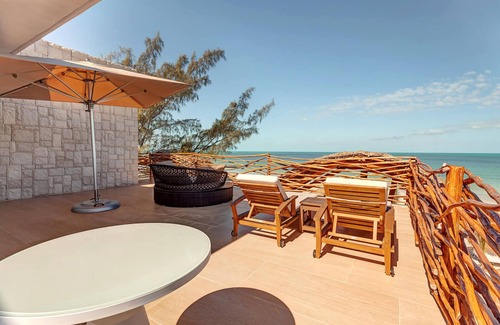 Isla Holbox Hotel | Your Ultimate Getaway in Holbox! Walk to Beach, Swimming Pool, Large Terrace!