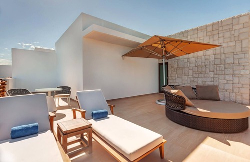 Isla Holbox Hotel | Your Ultimate Getaway in Holbox! Walk to Beach, Swimming Pool, Large Terrace!