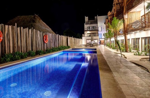 Isla Holbox Hotel | Your Ultimate Getaway in Holbox! Walk to Beach, Swimming Pool, Large Terrace!