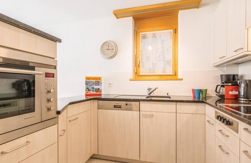 Saas-Fee Apartment | Your vacation home, the beautiful and modern apartment Dominic I is located near the ski resort Staf