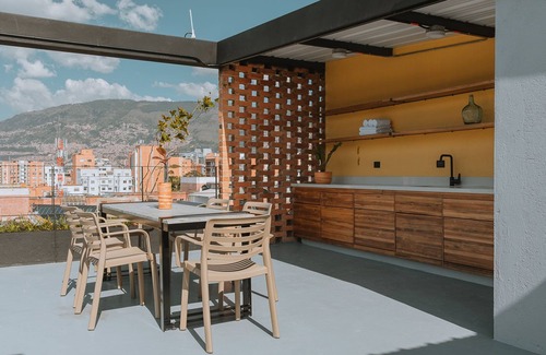 Laureles Apartment | Youthful Design Studio in the heart of Laureles