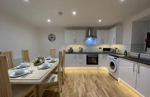 Pontypridd House | Yr Hen Bopty (The Old Bakery)