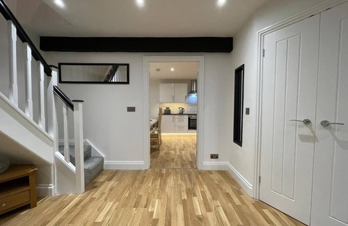Pontypridd House | Yr Hen Bopty (The Old Bakery)