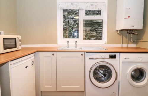 Rhiwbryfdir Cottage | YR HEN DY CAPEL, pet friendly, with open fire in Blaenau Ffestiniog