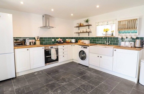 Mawddwy Cottage | YSGUBOR CRAIG Y GRONFA, family friendly, with hot tub in Mallwyd