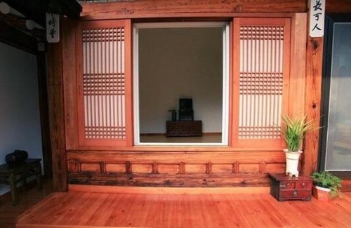 Hyehwa Villa | Yujin Hanok - Garden House