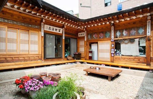 Hyehwa Villa | Yujin Hanok - Garden House