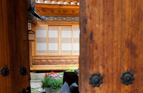 Hyehwa Villa | Yujin Hanok - Garden House