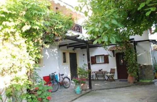 Aravissos Condo | YULI'S HOUSE APARTMENT COMPLEX NEAR THE SEA