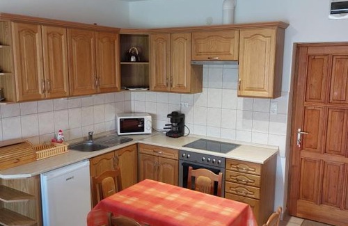 Cserkeszolo Apartment | Yvette Apartman