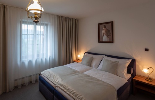 Stary Jicin Hotel | Zámeček pod hradem - hotel