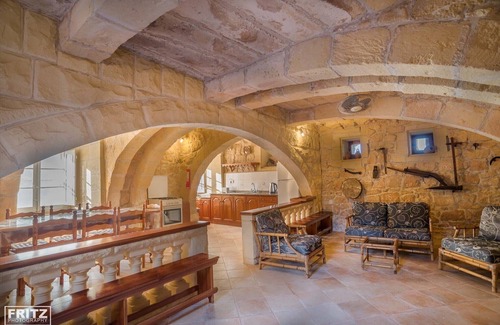 Sannat House | Zabbetta - characteristic farmhouse with great pool and beautiful views