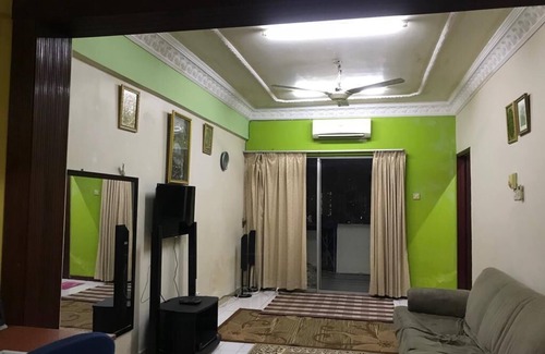 Pekeliling Apartment | Zaiha Holiday House - Suite for 10 guests